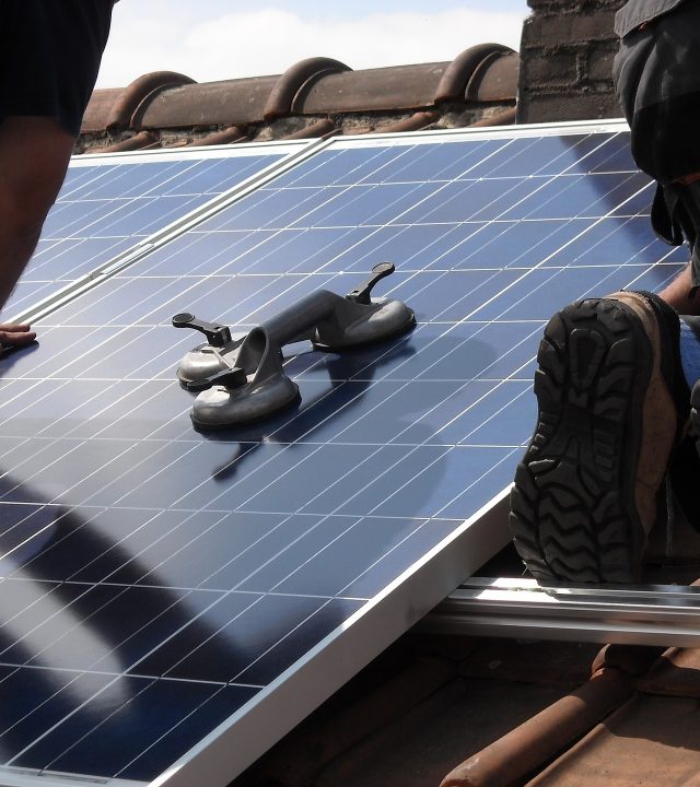 solar-panels-944002_1920